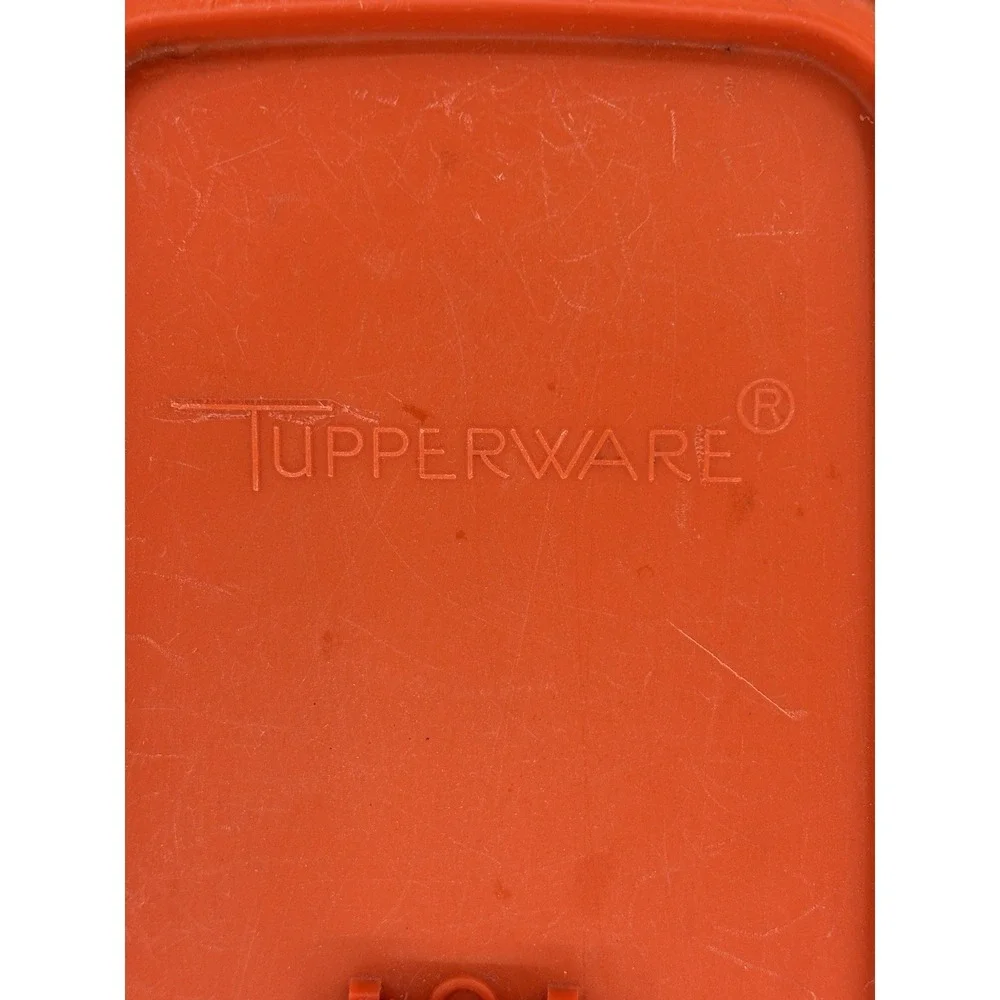 VGT Tupperware Red Replacement Lid 470-18